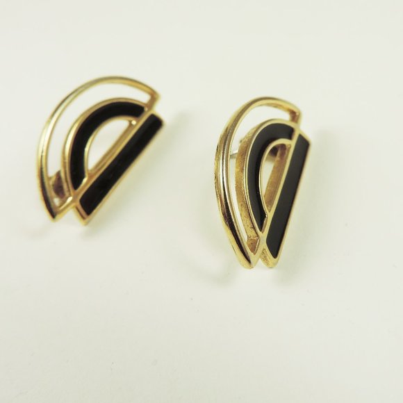 Vintage | Signed Trifari Earrings - Picture 1 of 2